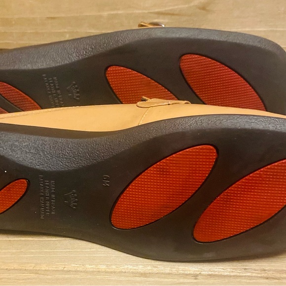 HILARD & HANSON women's size 6 slip on loafers. Upper leather - Picture 7 of 7